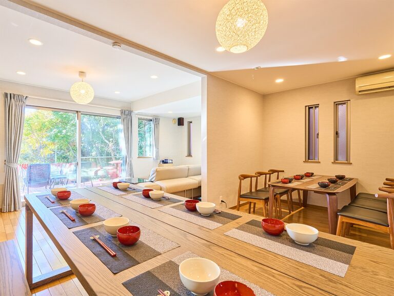 TOKYOテラス ダイニング・リビング ソファ席もご利用いただくと19名でお食事できます