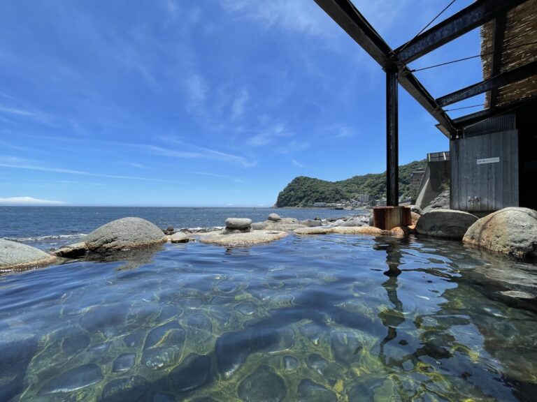 伊豆稲取テラス 観光_日帰り温泉 日帰り温泉（車で4分）海沿いに日帰りの温泉に入れるホテルがいくつかあります（写真は稲取銀水荘）
