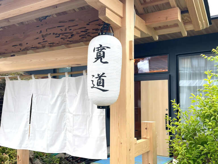 FUJI河口湖テラス 門と提灯