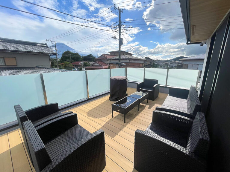 FUJI河口湖テラス 朝昼夜と表情を変える富士山を楽しめます